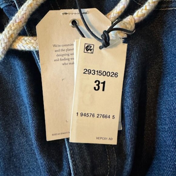 Levi's Women Made and Crafted Barrel Crop Relaxed Fit Ankle length NWT Size 31 - Picture 6 of 14
